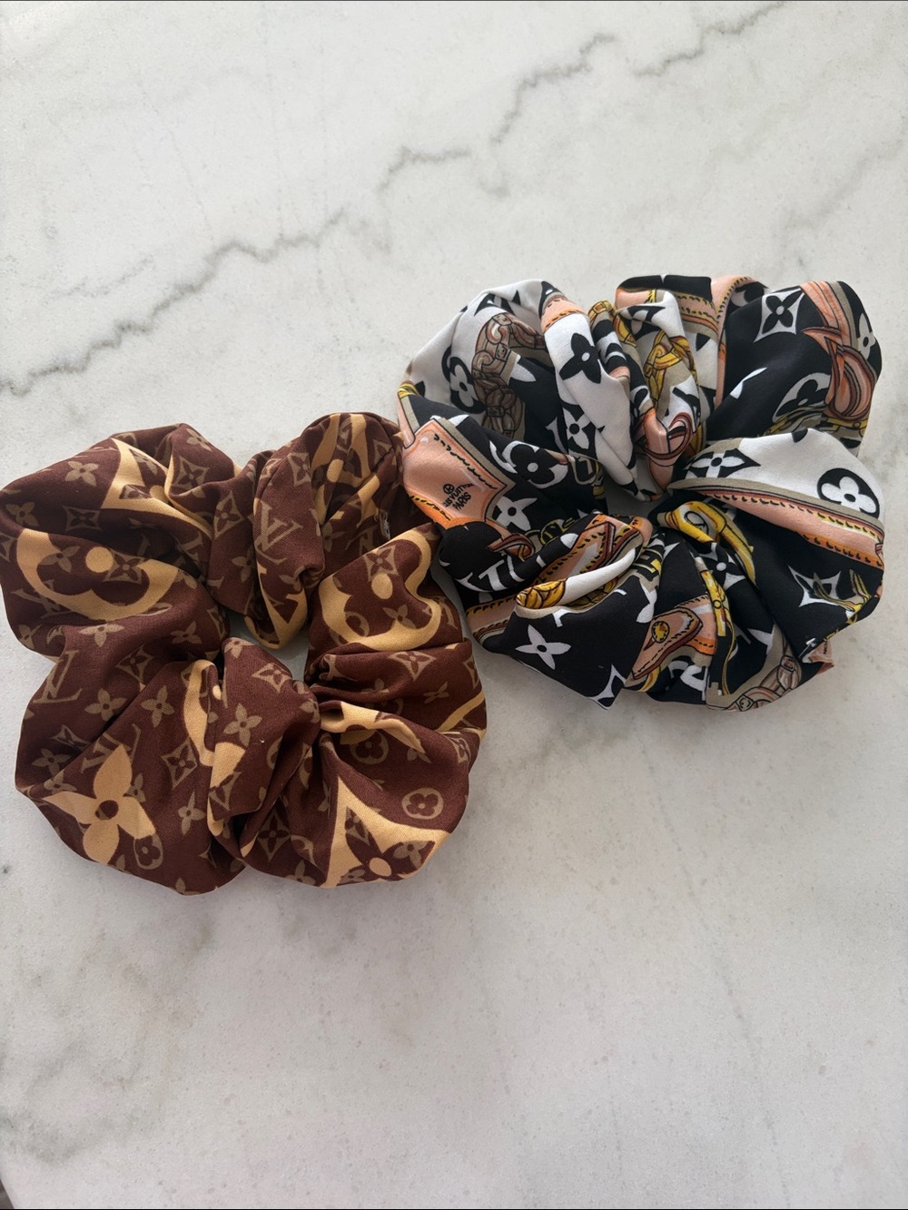SL Fashions Ladues,Two-Piece Patterned Satin Scrunchie Set in Brown, Black NEW